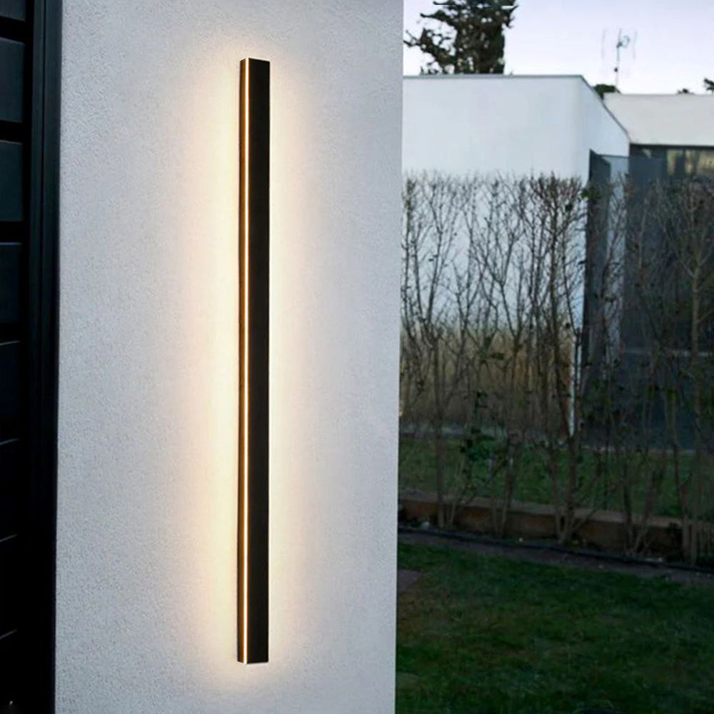Edge Minimalist IP65 Linear LED Wall Light – Black Metal & Acrylic