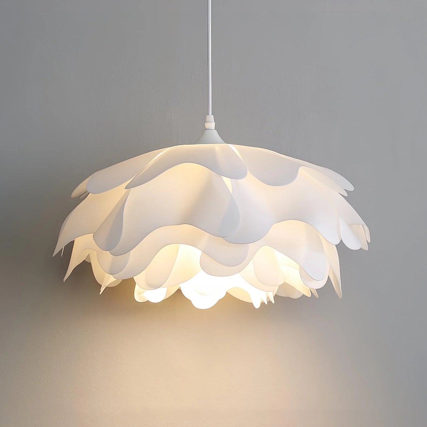Renée Flower-Shaped Acrylic Pendant Light – Metal Frame, E27 Socket