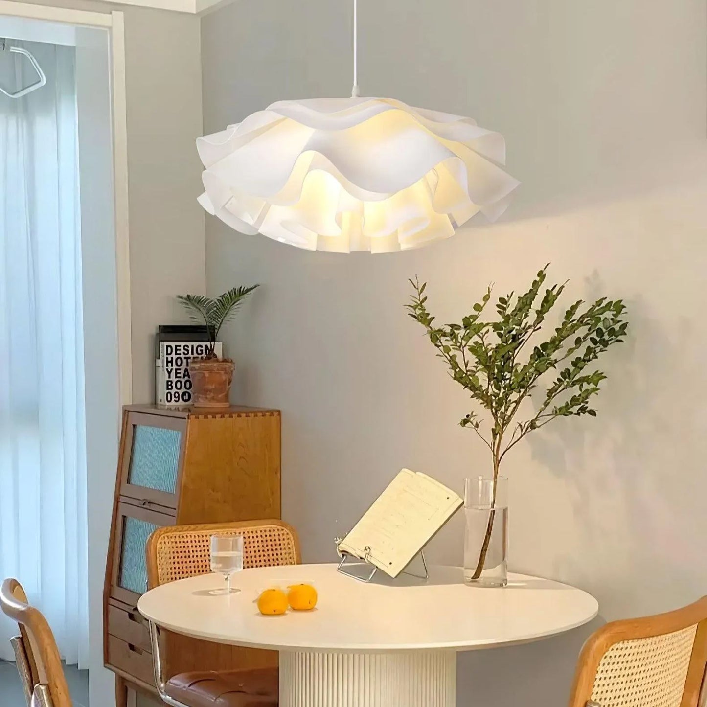 Renée Flower-Shaped Acrylic Pendant Light – Metal Frame, E27 Socket