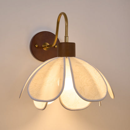 Vintage Floral Wall Light – Wooden & Brass Decorative Wall Lamp