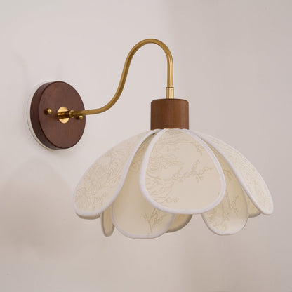 Vintage Floral Wall Light – Wooden & Brass Decorative Wall Lamp