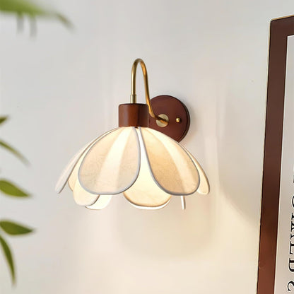Vintage Floral Wall Light – Wooden & Brass Decorative Wall Lamp