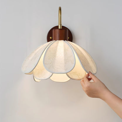Vintage Floral Wall Light – Wooden & Brass Decorative Wall Lamp