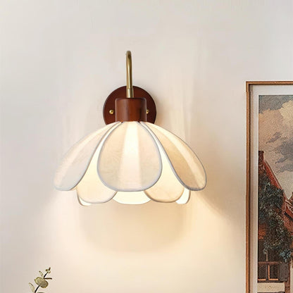 Vintage Floral Wall Light – Wooden & Brass Decorative Wall Lamp