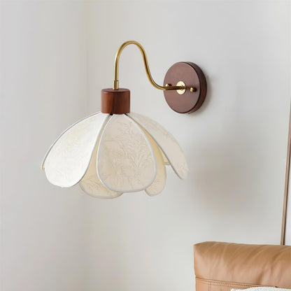 Vintage Floral Wall Light – Wooden & Brass Decorative Wall Lamp
