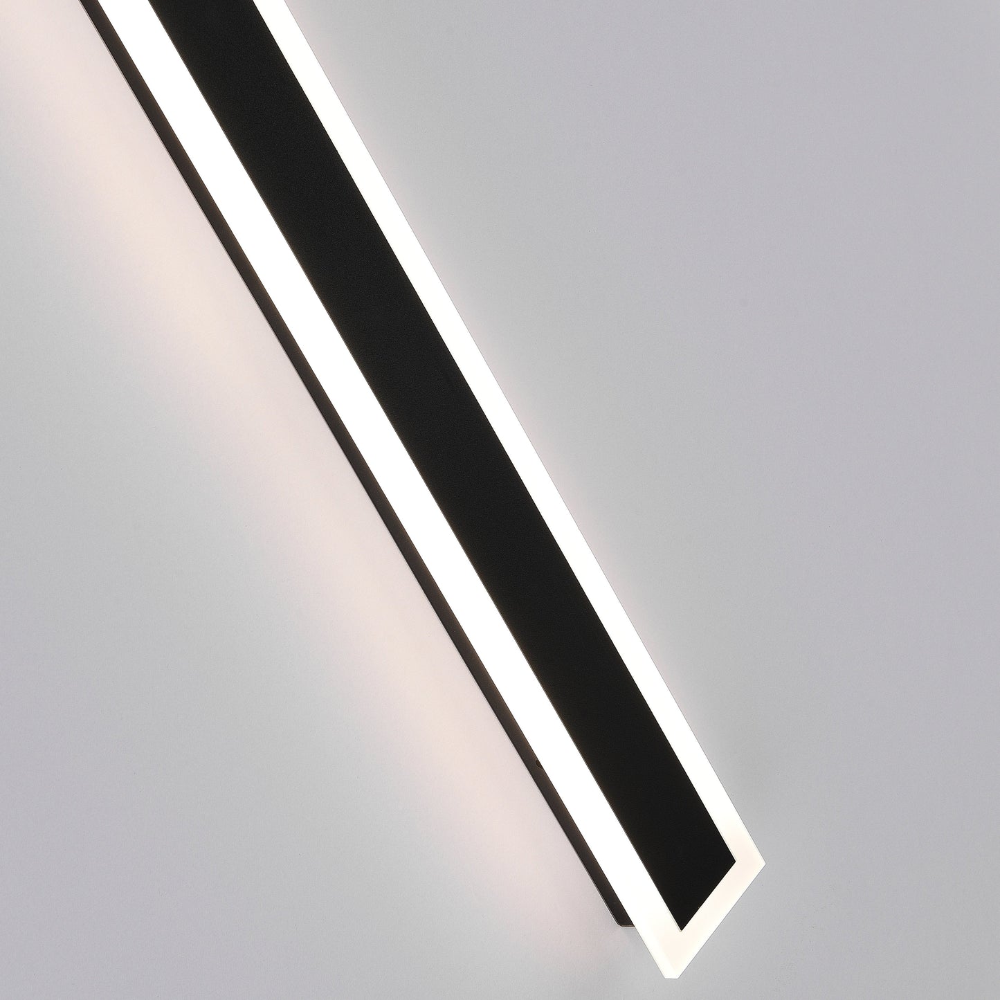 Edge Linear LED Outdoor Wall Lamp – Black/White, Dimmable, IP65