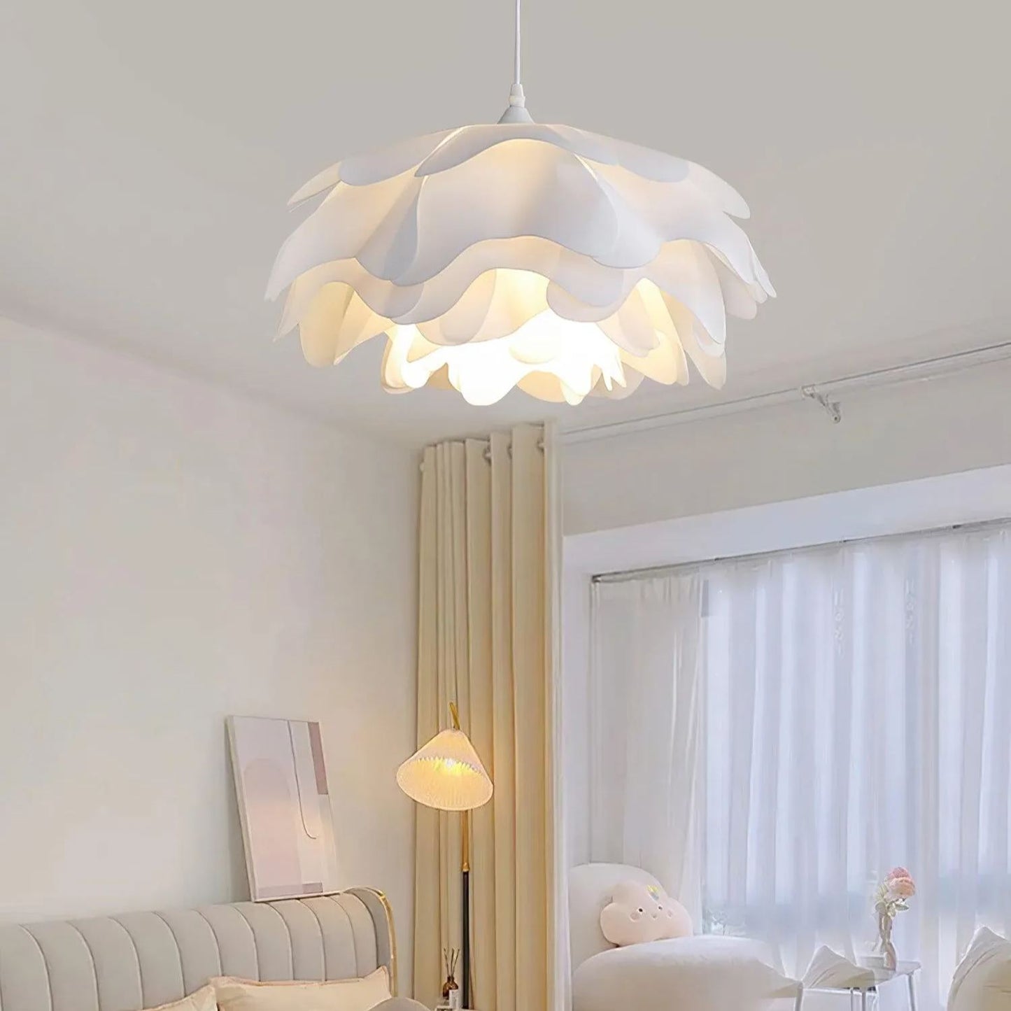 Renée Flower-Shaped Acrylic Pendant Light – Metal Frame, E27 Socket