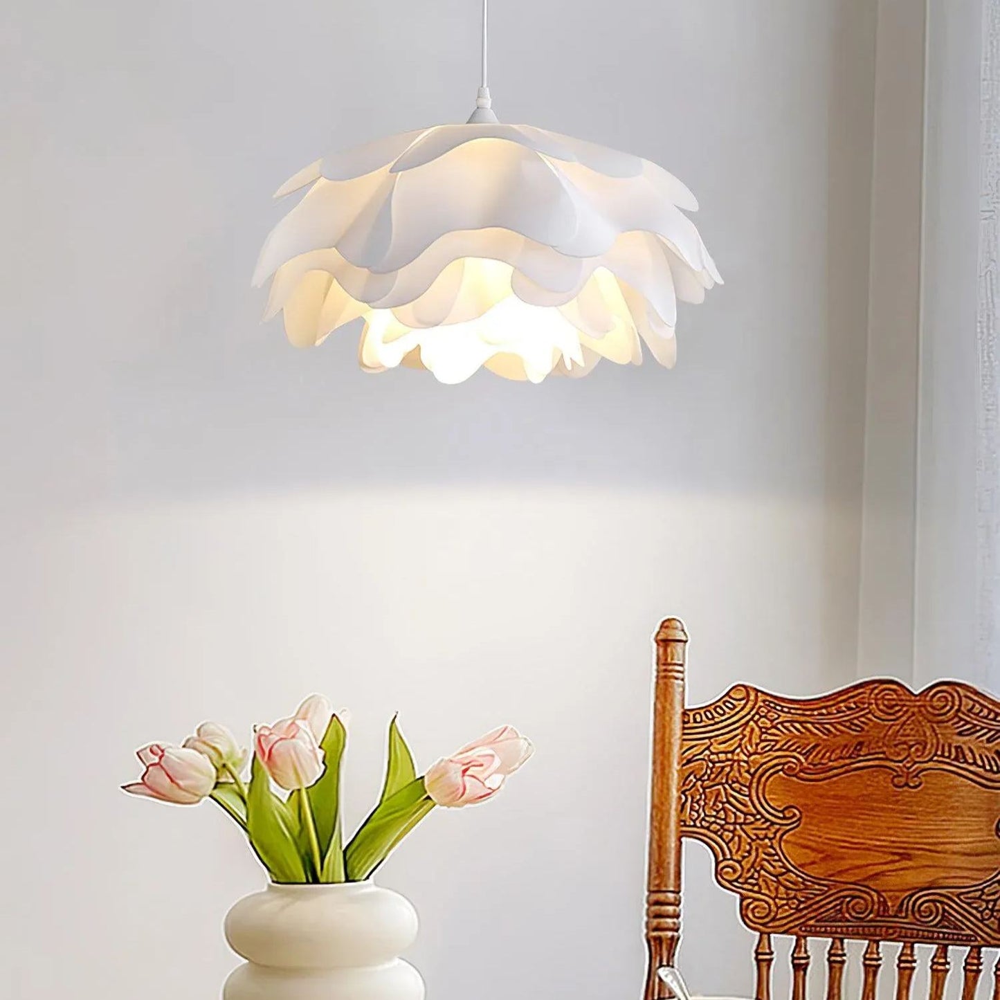 Renée Flower-Shaped Acrylic Pendant Light – Metal Frame, E27 Socket